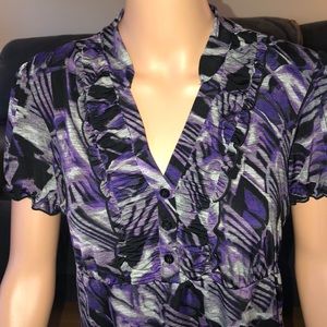 AGB gorgeous purple/gray top w ruffle V-neck